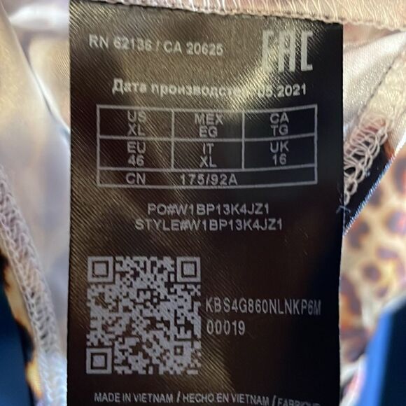 GUESS Cowl Tesha Bodysuit, Ghost Leaf Leopard Print Tan, Extra Large - Picture 7 of 11